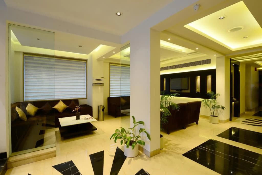 Hotel Chanchal Deluxe - photo 2