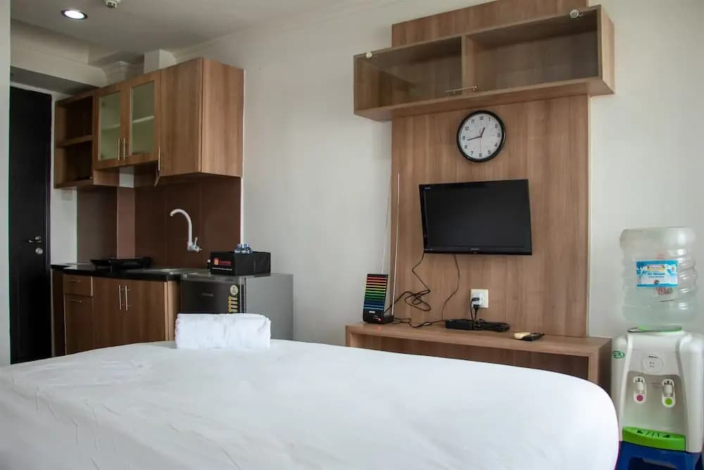 Nice And Comfort Studio Apartment At Belmont Residence Puri - photo 2