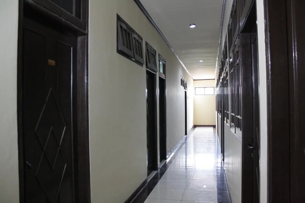OYO 181 Wisma Bintang Near RSUD Johar Baru - photo 12