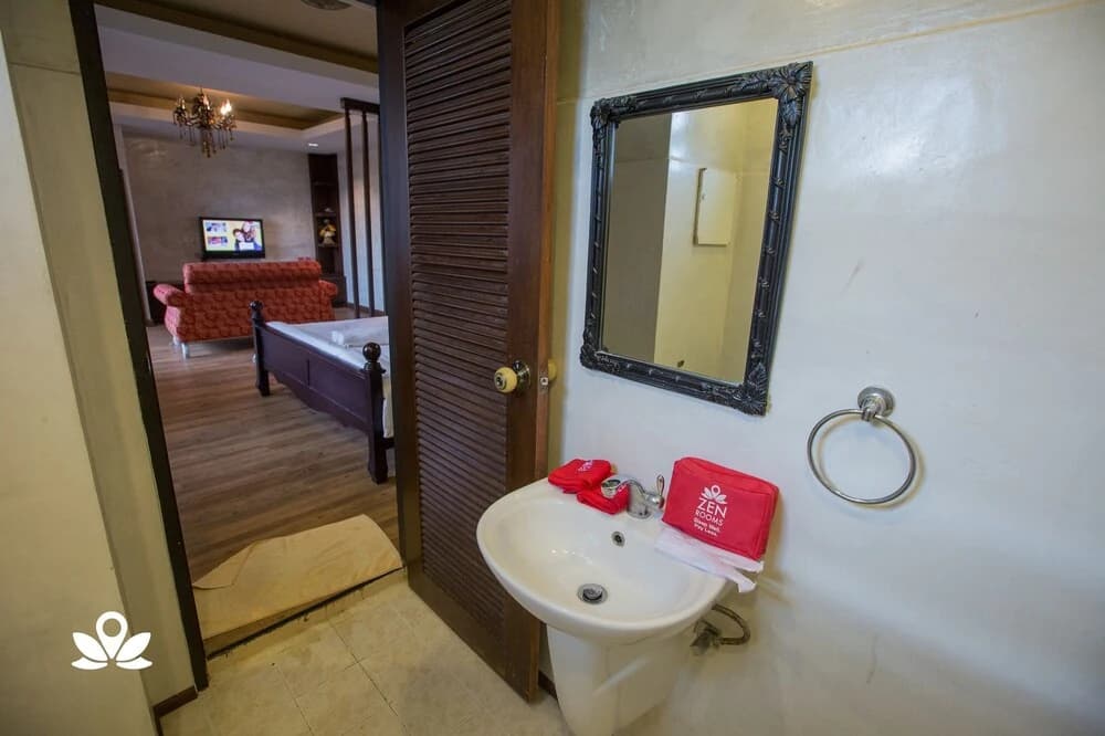 ZEN Rooms Watgate - photo 9