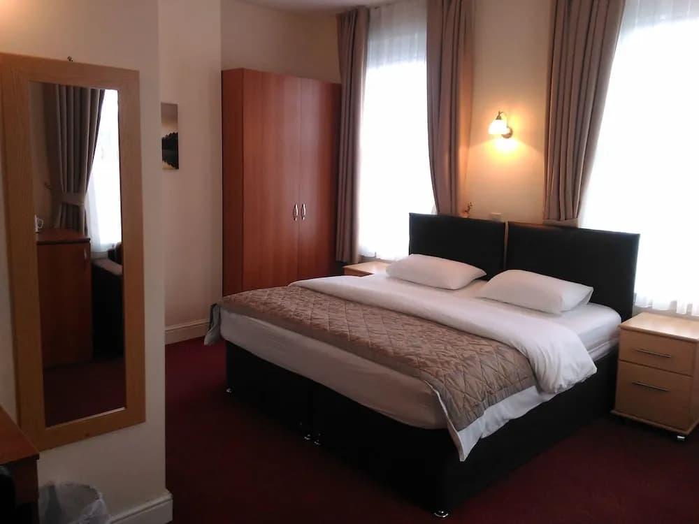 Global Lodge Hotel - photo 3
