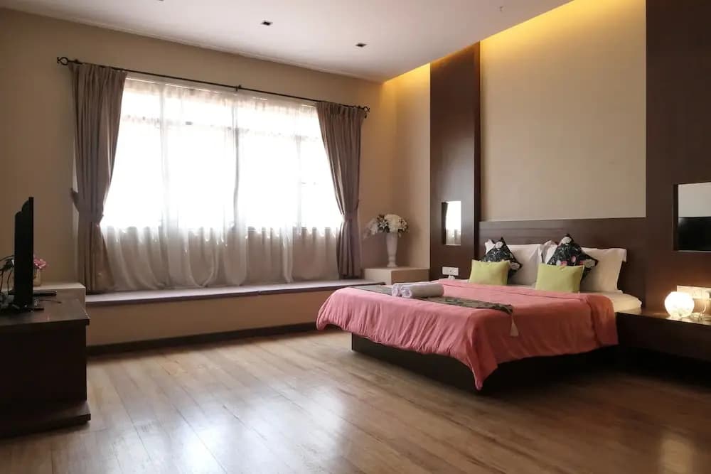 Gurney 4 Plus 1 Bali Style Tranquil Villa - photo 2