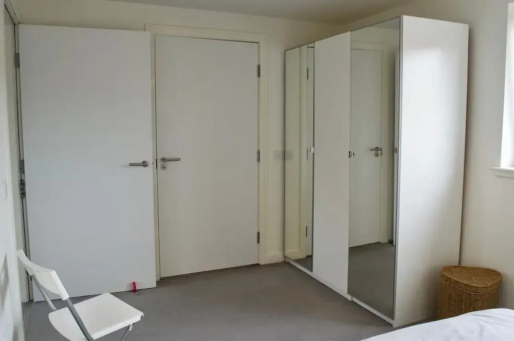Modern 2 Bedroom Apartment With Parking - photo 4