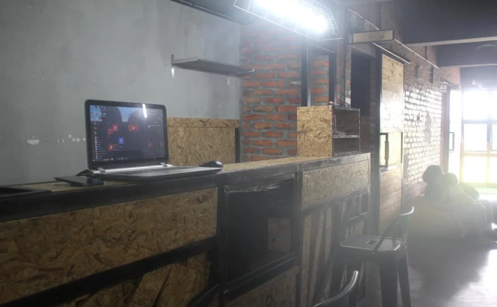 THE BUNK BACKPACKERS HOSTEL by fleur - photo 14