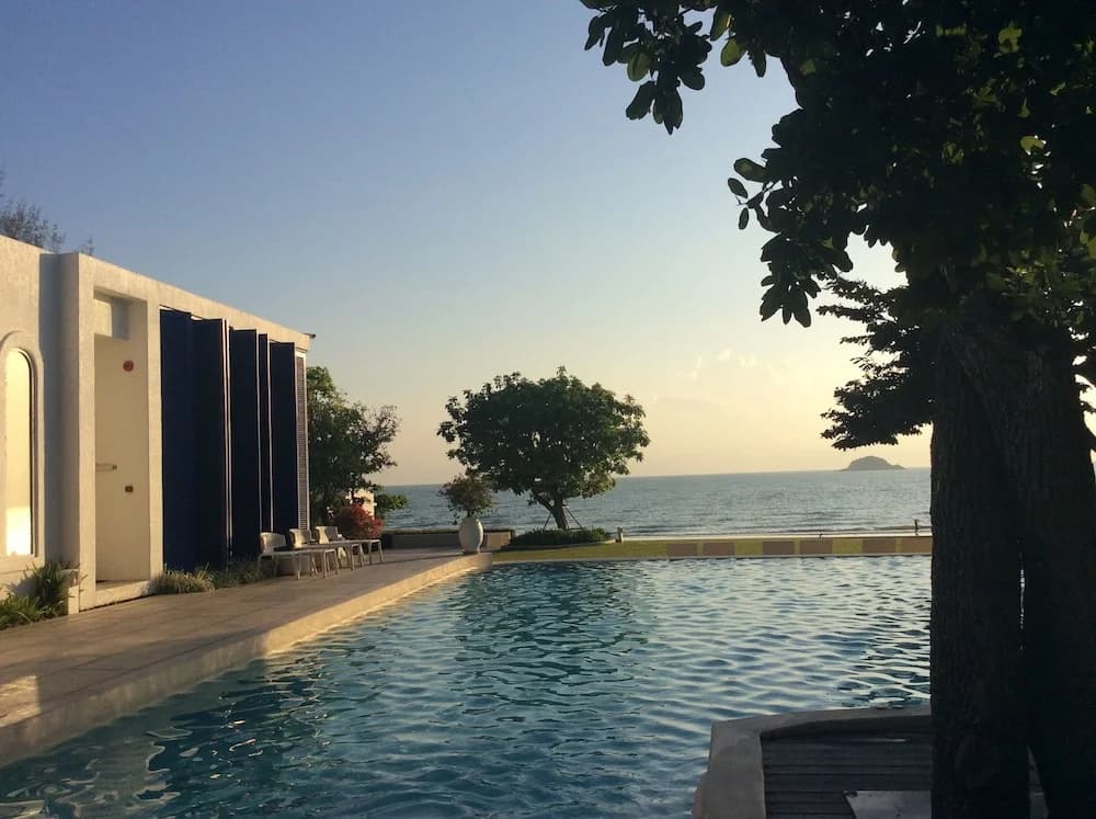 The Che Pool Access Beachfront Condo by Away - photo 10