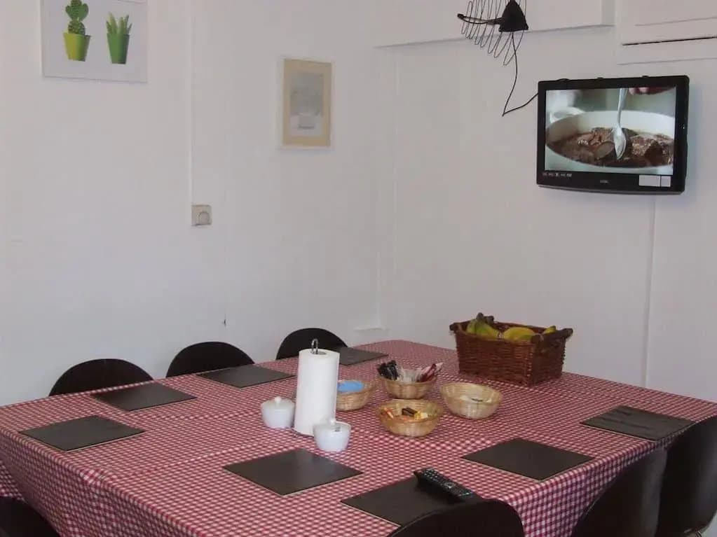 Cedars House Hotel - photo 4