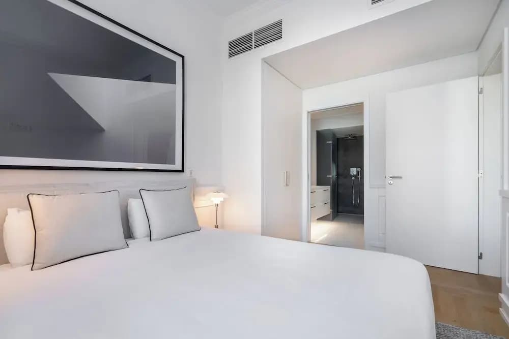 The Boulevard Prime Location W/ Ac & Elevator - photo 5