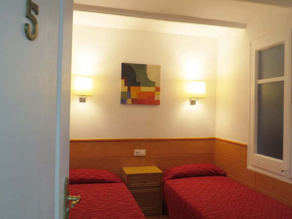 Barcelona City Rooms - photo 2