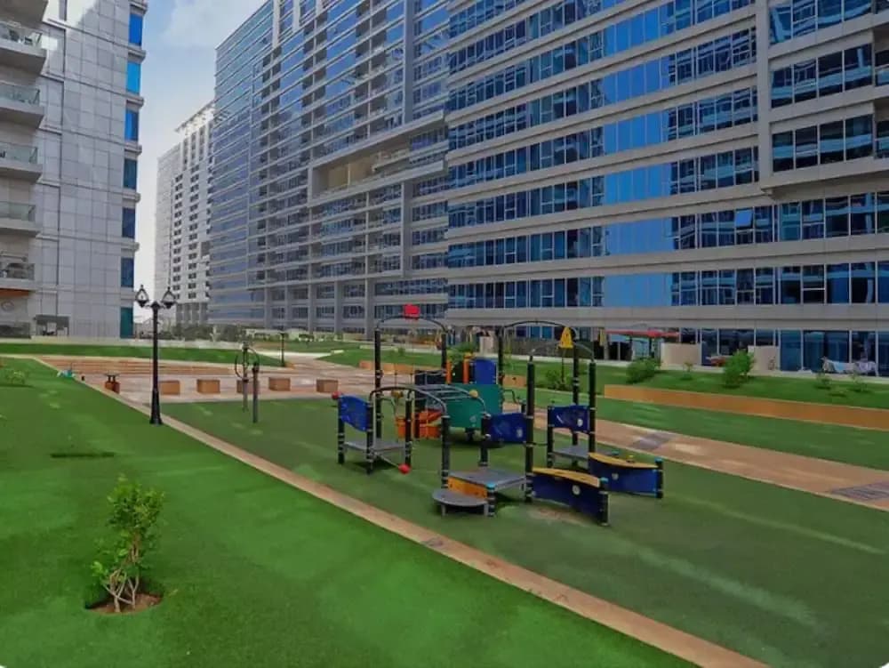 Iconic 2BR in Skycourt Dubailand - photo 10