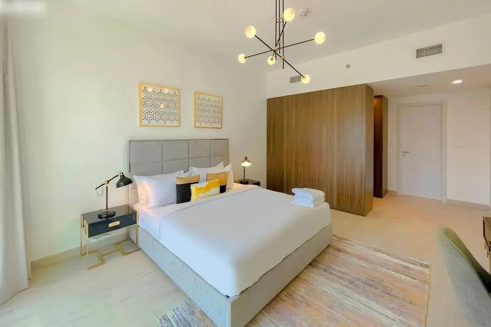 Elegant Pool View 2BR Apartment - photo 1