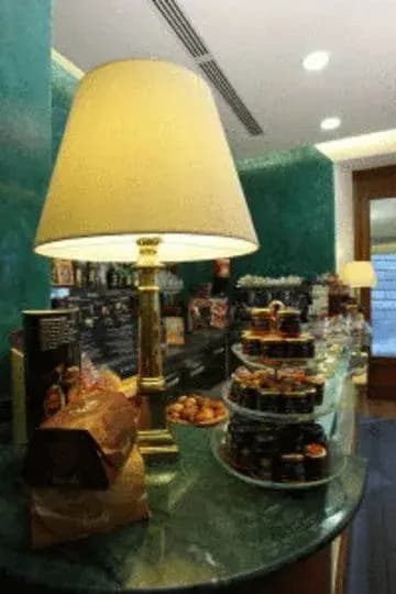 Glimpse Hotel - photo 4