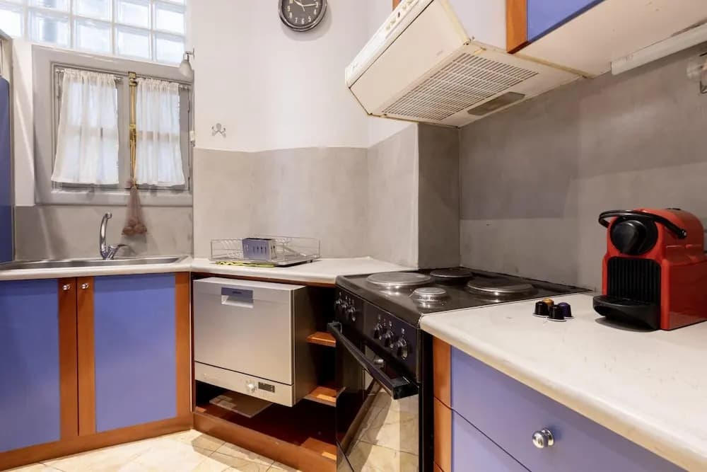 Ideal 4 bdr Apartment in Plaka for 10 - photo 16