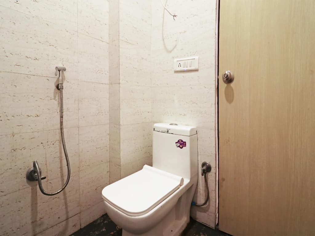 OYO 42622 Admiral Suites - photo 8