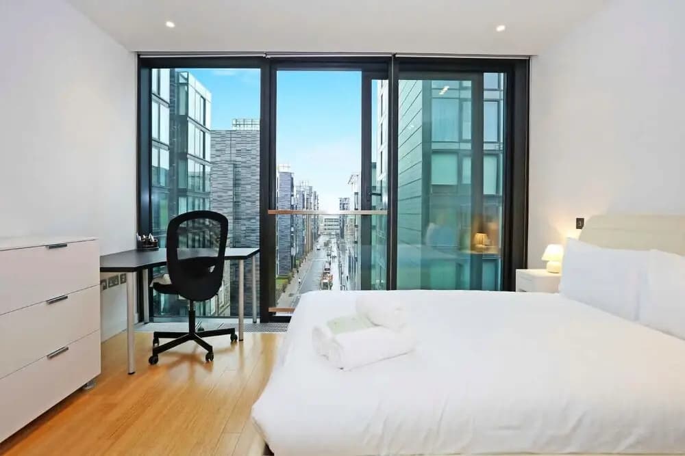 Modern 2bed with free Parking in the iconic Quartermile - photo 4