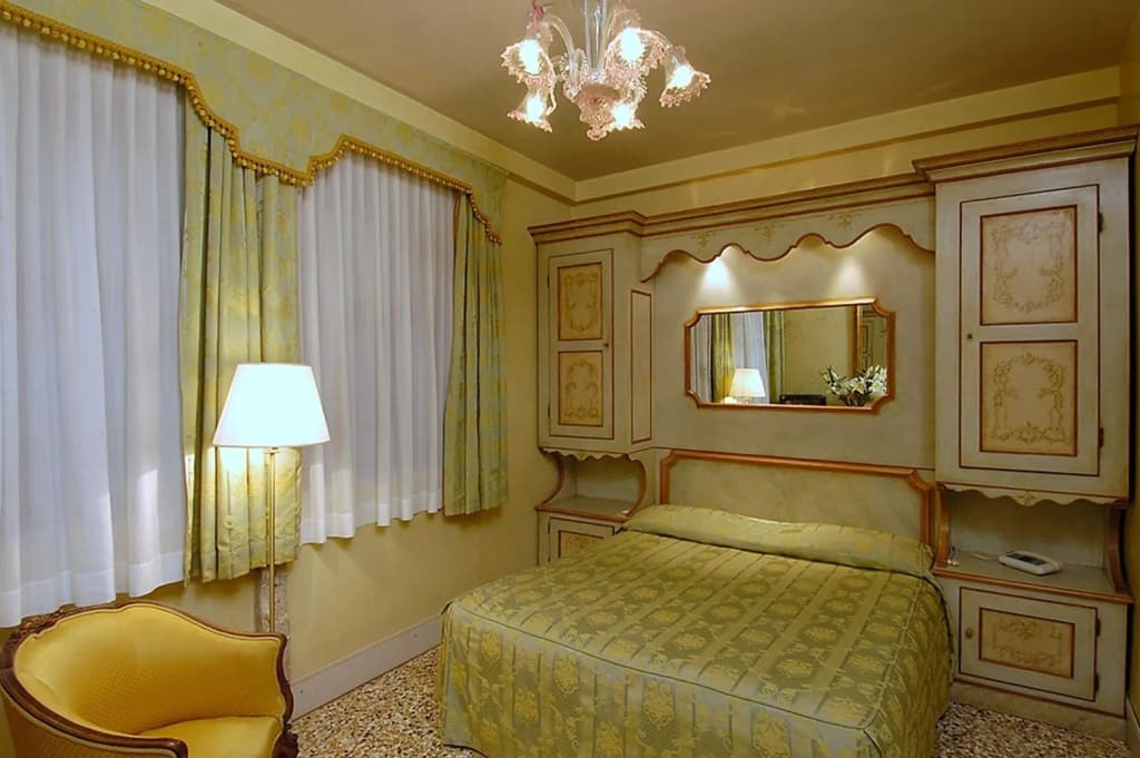 Hotel San Zulian - photo 6