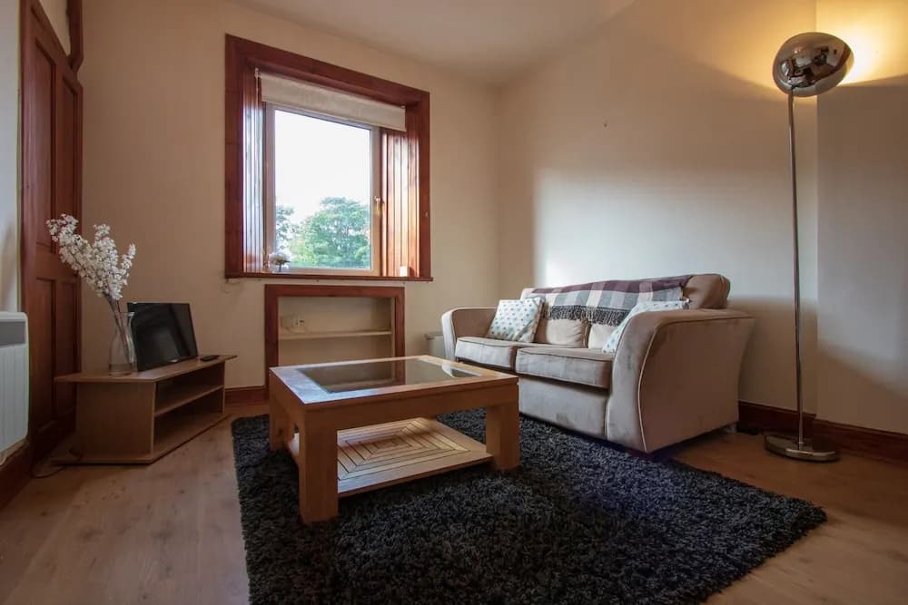 1 Bedroom Flat In Broughton - photo 4