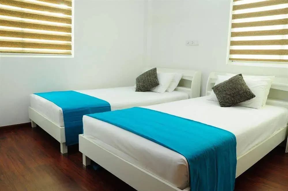 Holidaymakers Inn - photo 6