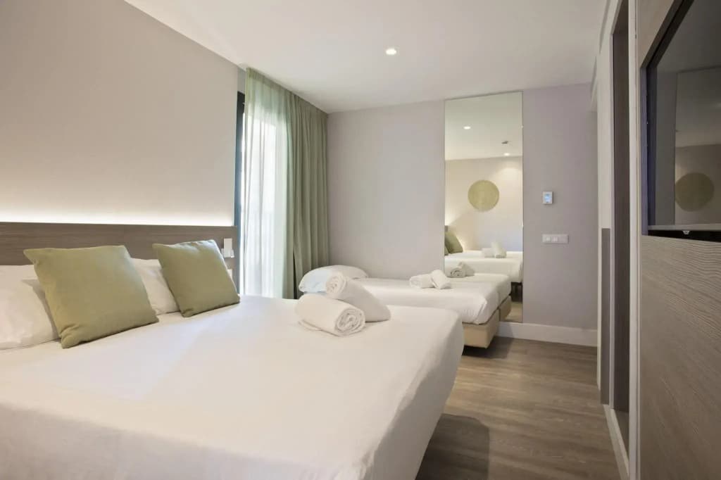 Hotel Niu Barcelona - photo 2