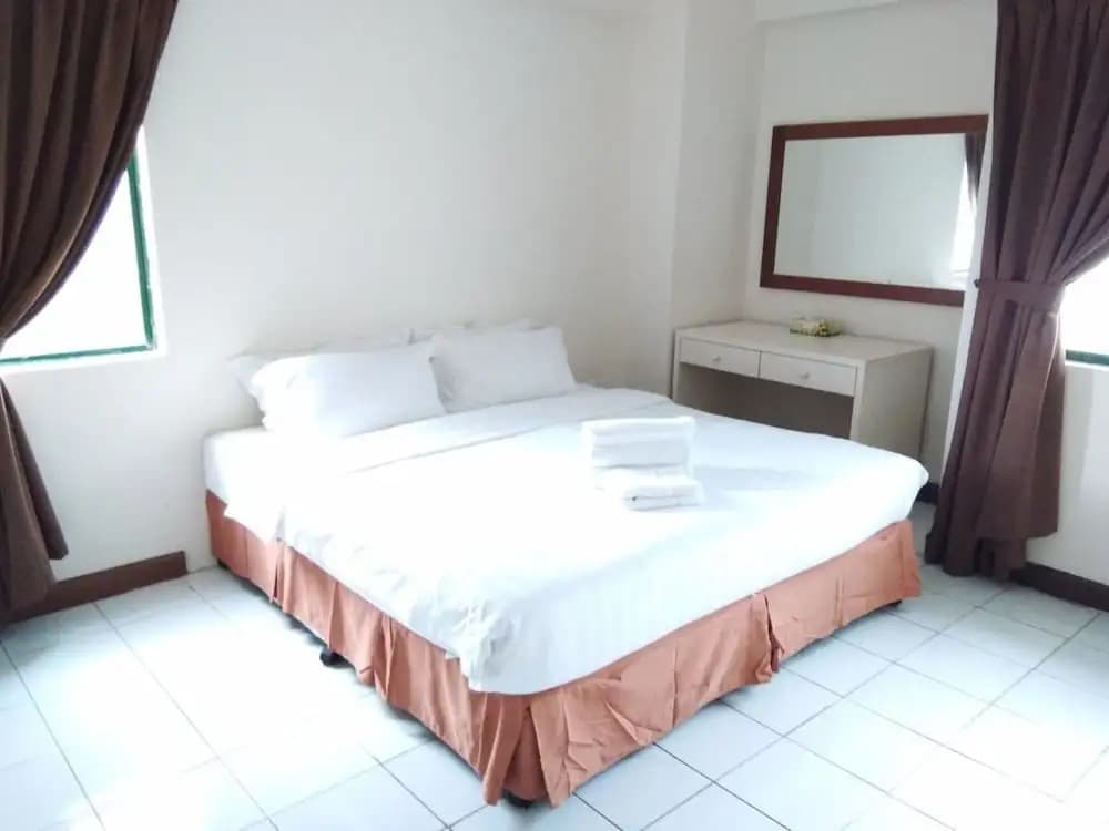 Likas Deluxe 3 Bedroom Apartment - photo 4