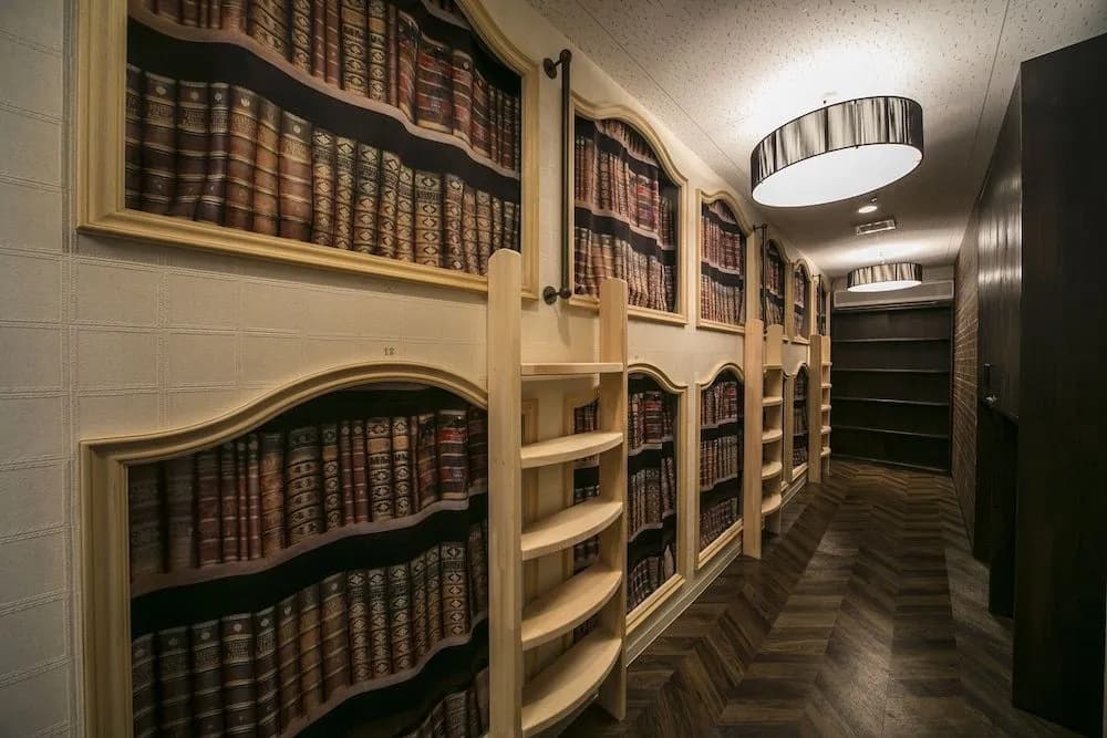 The Wardrobe Hostel Libreria - photo 17