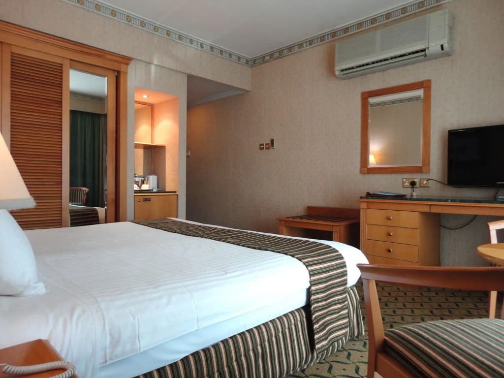 Beach Bay Hotel - photo 6