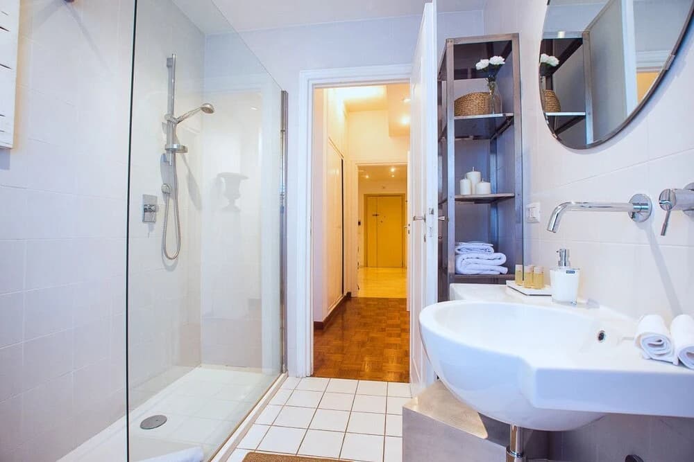 Beautiful 4 Bed Flat Close to Vatican - photo 11