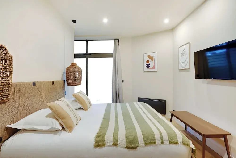 Spacious Apartment - 2BR/10P - Place D'Italia - photo 7