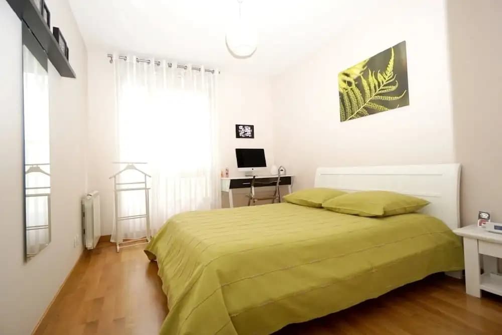 Apartment with 2 Bedrooms in Paris, with Wonderful City View And Wifi - photo 4