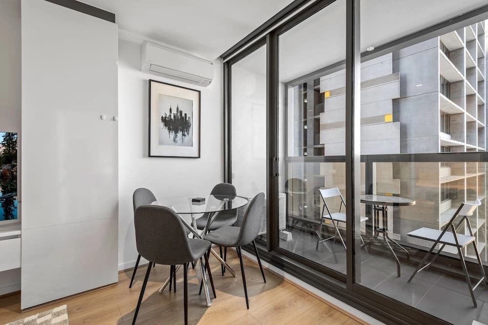 Melbourne CBD 2bed With Gym, Sauna & Pool Access - photo 17