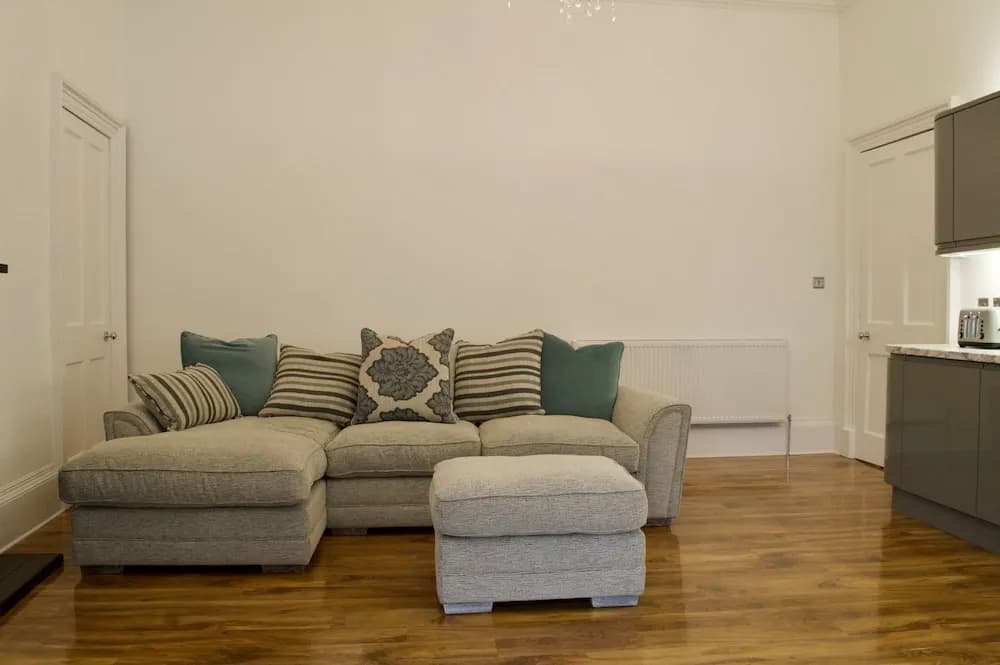 Modern Stockbridge Flat - photo 3