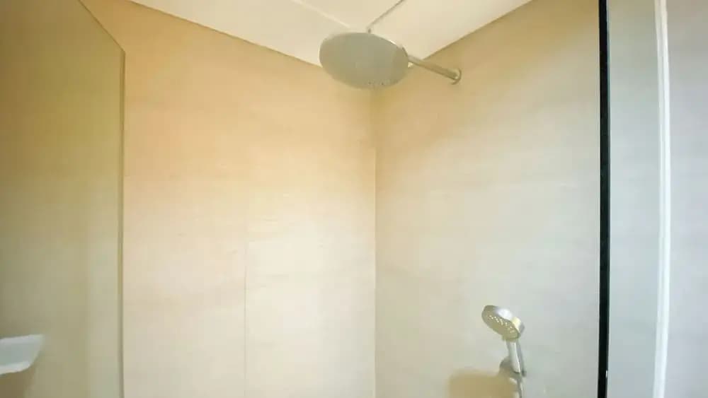 Cozy And Best Location 1Br Gold Coast Apartment - photo 8