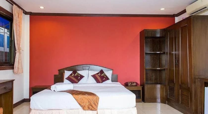 Baan Natacha Beachfront Guesthouse - photo 5