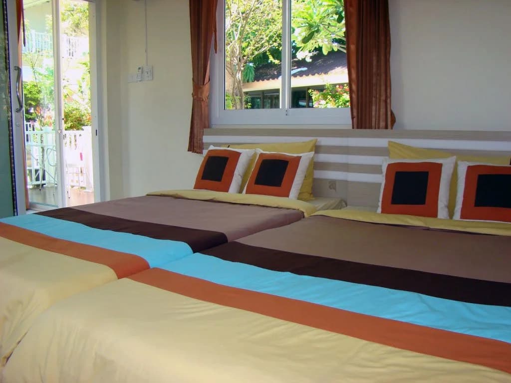 Sea Beach Koh Larn - photo 2
