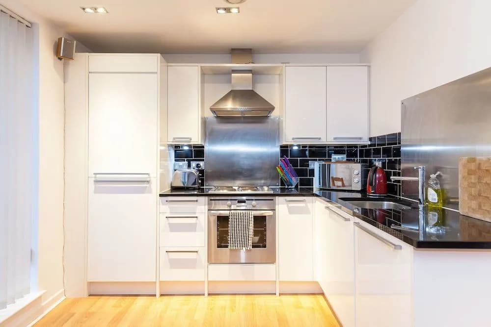 Modern Two Bedroom Apartment - photo 10