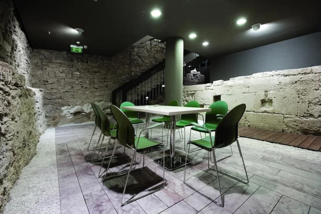 Leon Hotel & Lounge - photo 27
