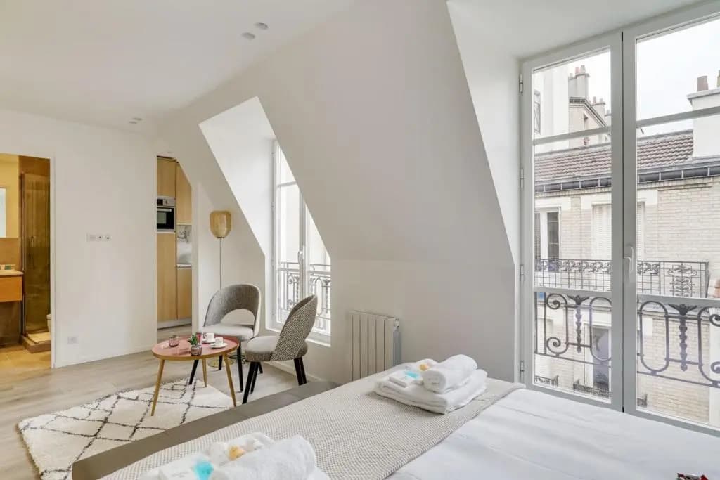 162 Suite Benjamin Luxury 1 BDR APT New Paris - photo 3