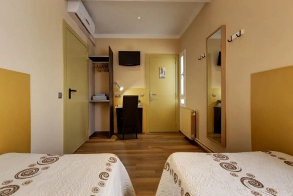 Hostal Barcelona - photo 3