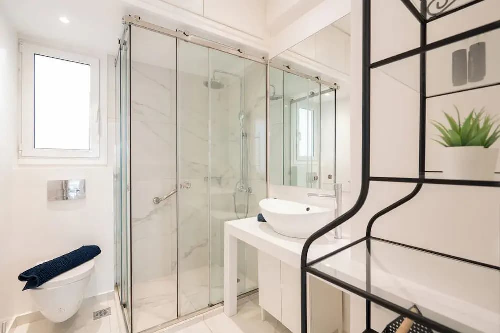 Sophisticated Modern Apt in Athens - photo 9