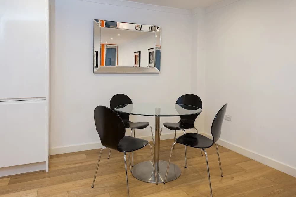2 Bedroom Flat in Limehouse Sleeps 4 Guests - photo 5