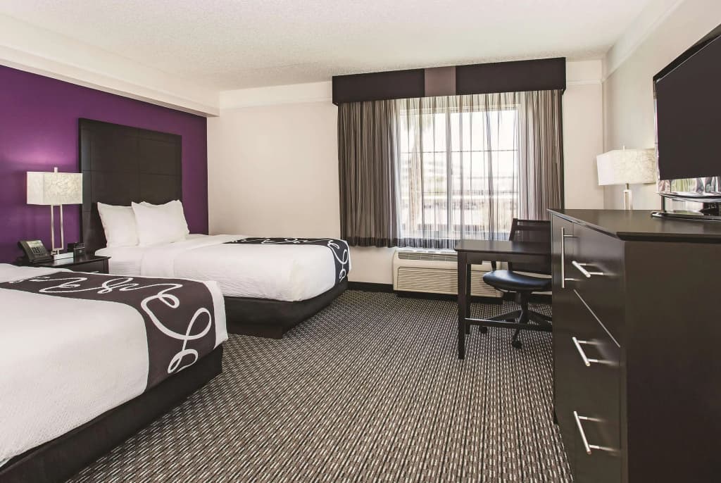 La Quinta Inn & Suites by Wyndham Las Vegas Summerlin Tech - photo 5