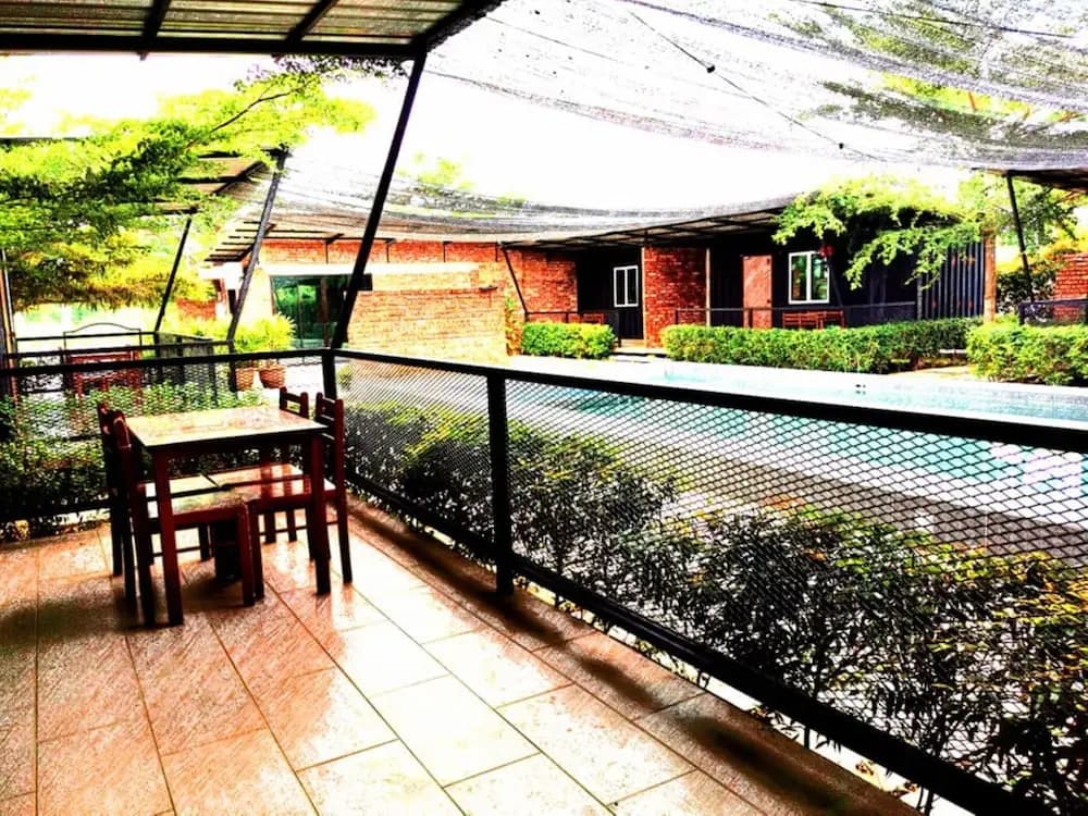 Petak Padin Cottage By The Pool - photo 17