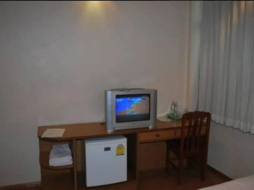 Suriwongse Hotel - photo 4