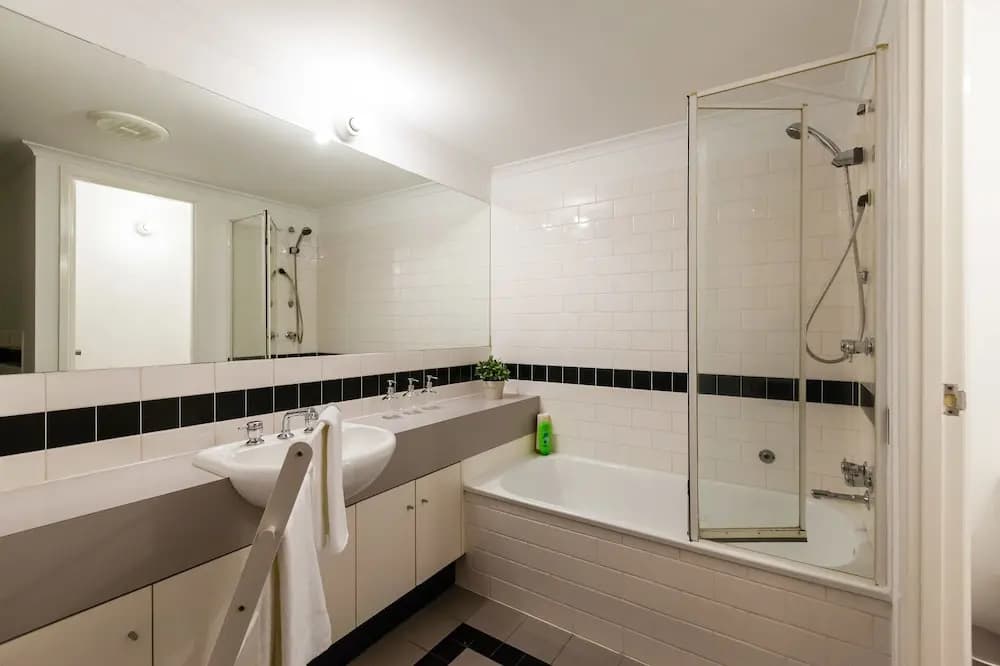 DAWN, 2BDR Carlton Apartment - photo 7