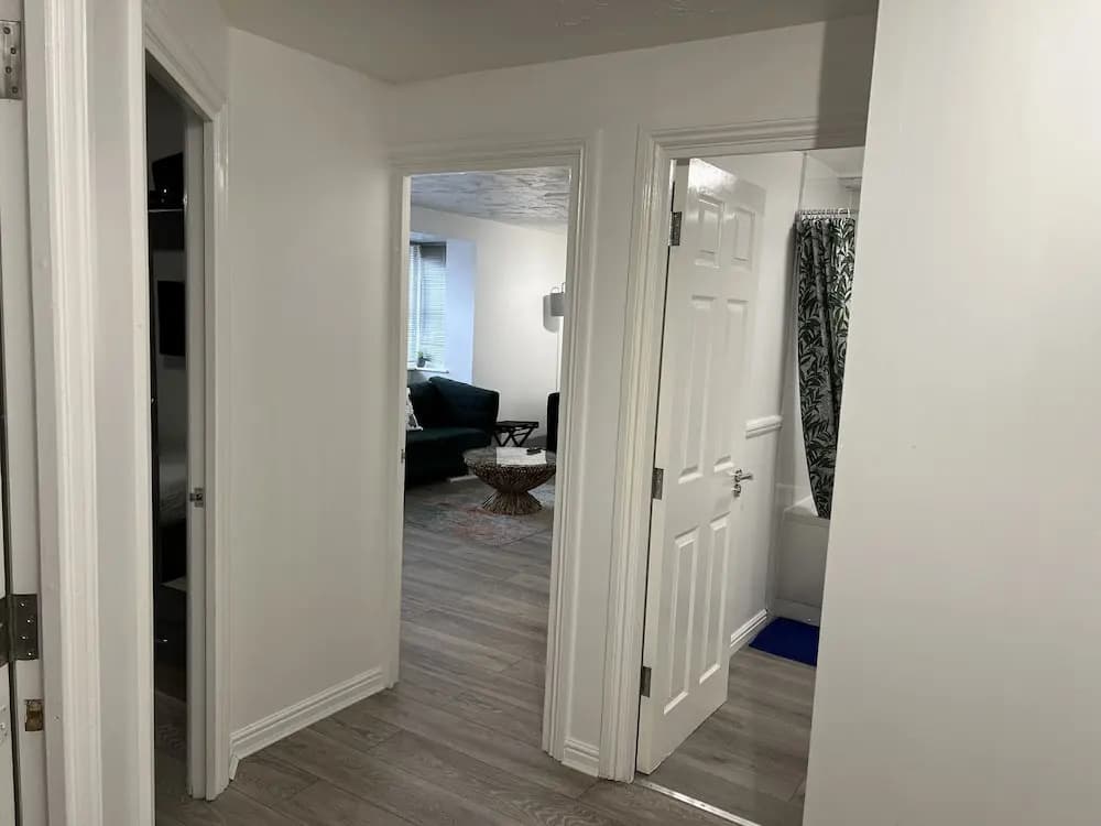 Impeccable 2-bed Apartment in Erith - photo 5