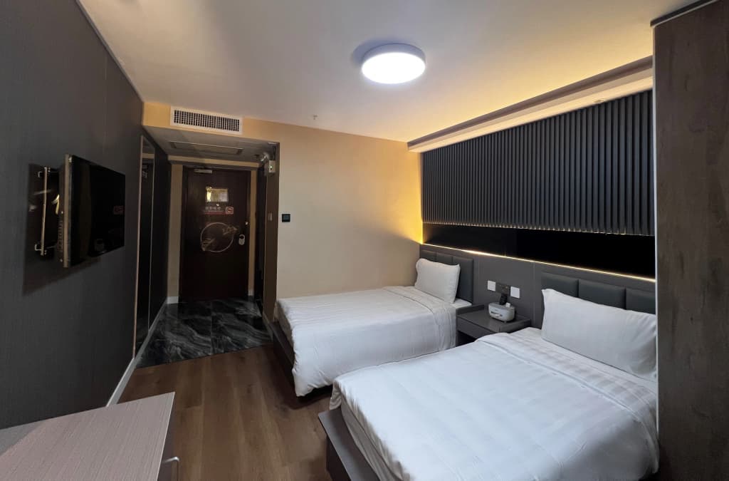Hennessy Hotel - photo 2