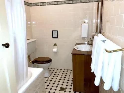 The Chalet Guesthouse And Studio - photo 26