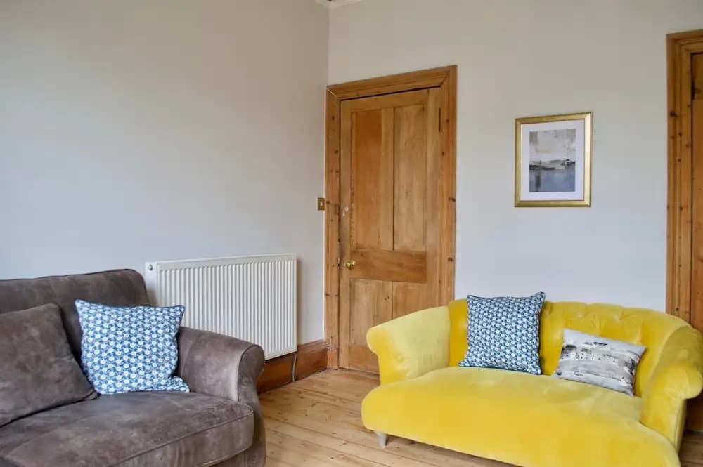 Dalry 2 Bedroom Flat - photo 3