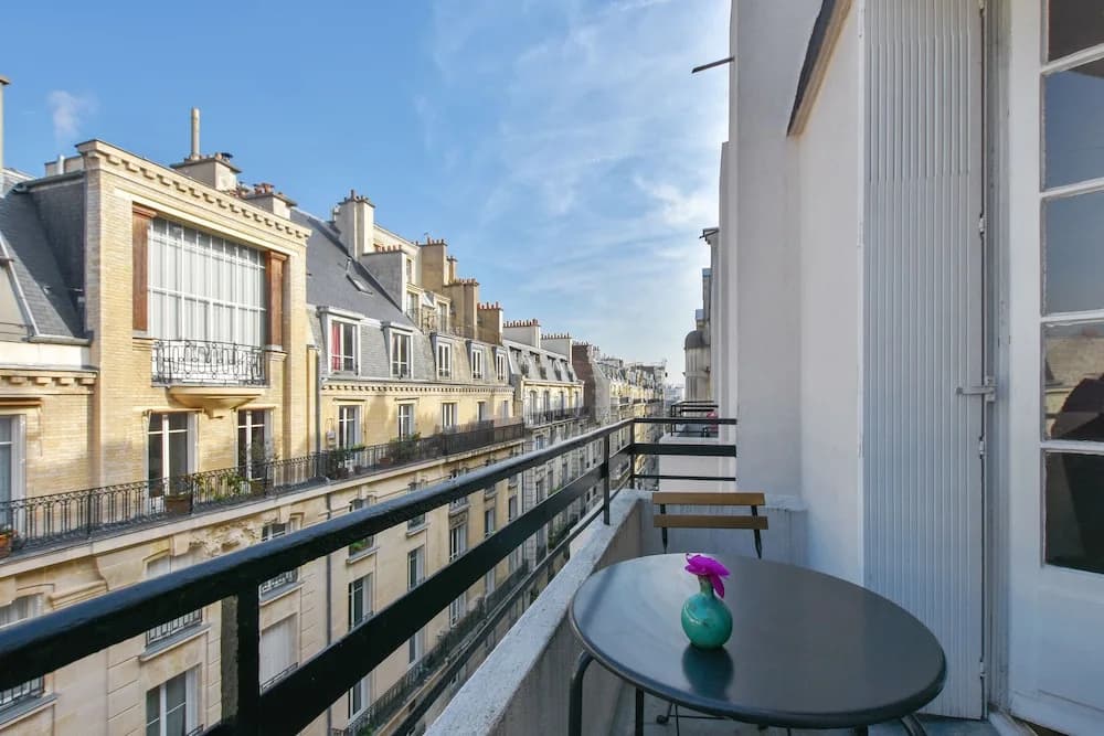 Design apartment with terrace by Weekome - photo 10