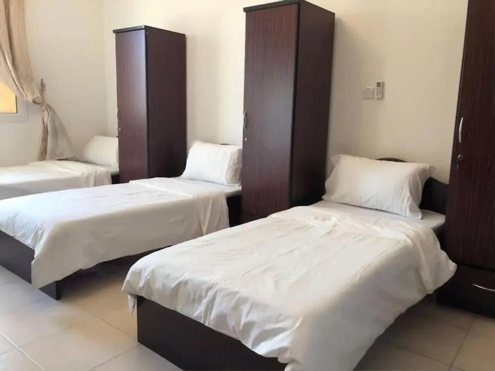 Q Hostel - photo 2