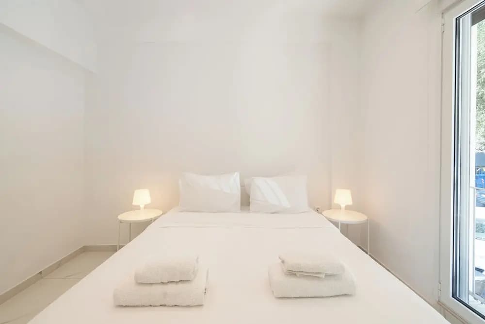 Sophisticated Modern Apt in Athens - photo 3
